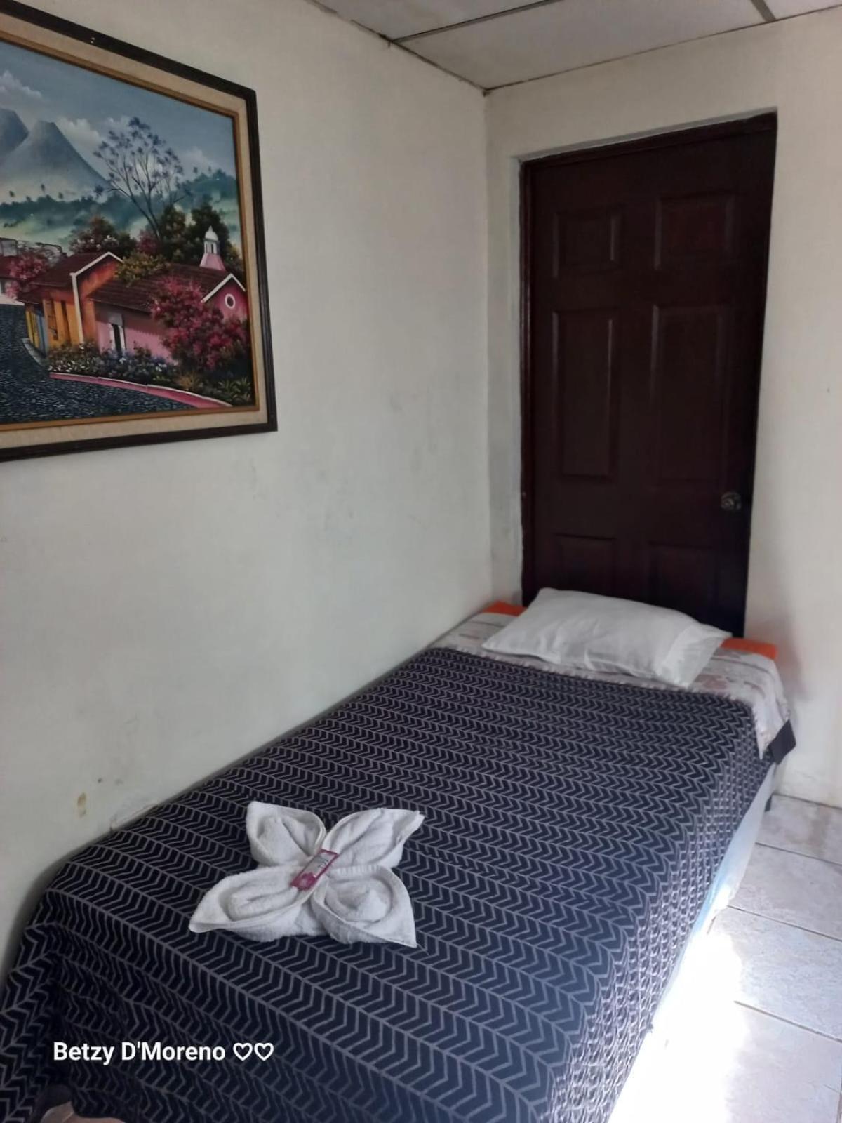 Huellas Hostal Antigua Room photo